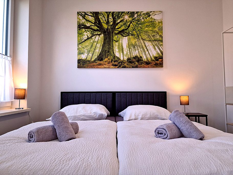 Schlafzimmer 1 Travel & Work 3