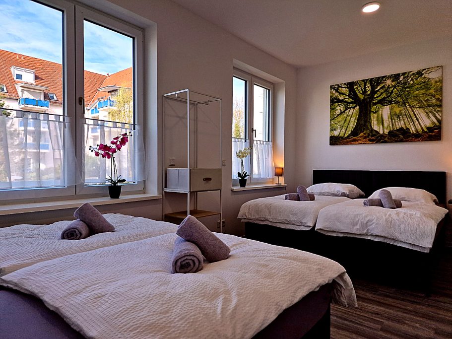Schlafzimmer 1 Travel & Work 3