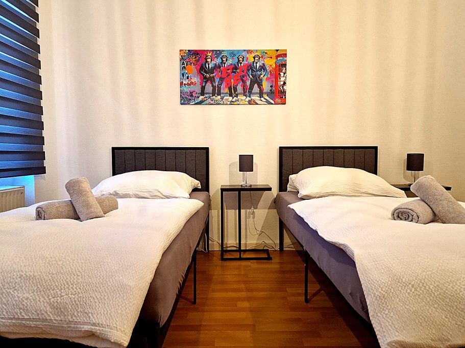 Schlafzimmer 1 Travel & Work 4