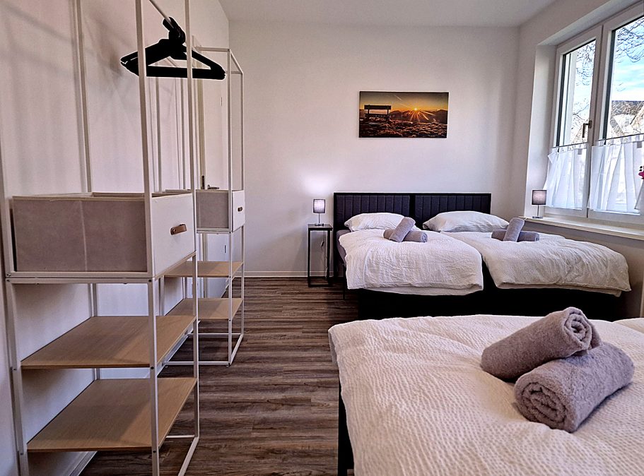 Schlafzimmer 1 Travel & Work 3