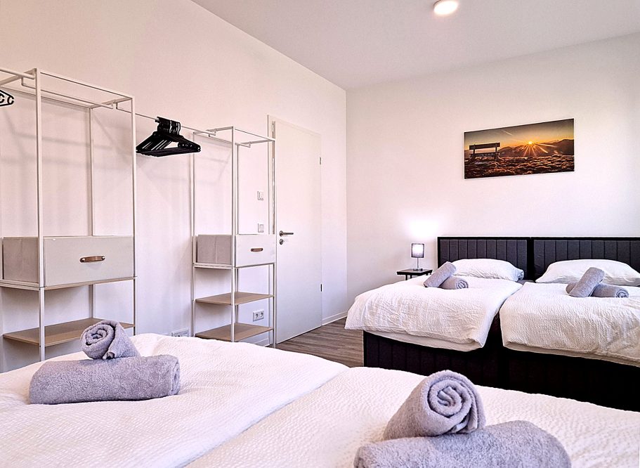 Schlafzimmer 1 Travel & Work 3