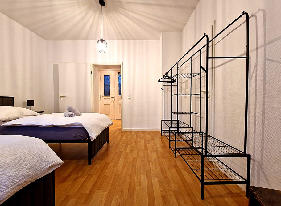 Schlafzimmer 1 Travel & Work 4