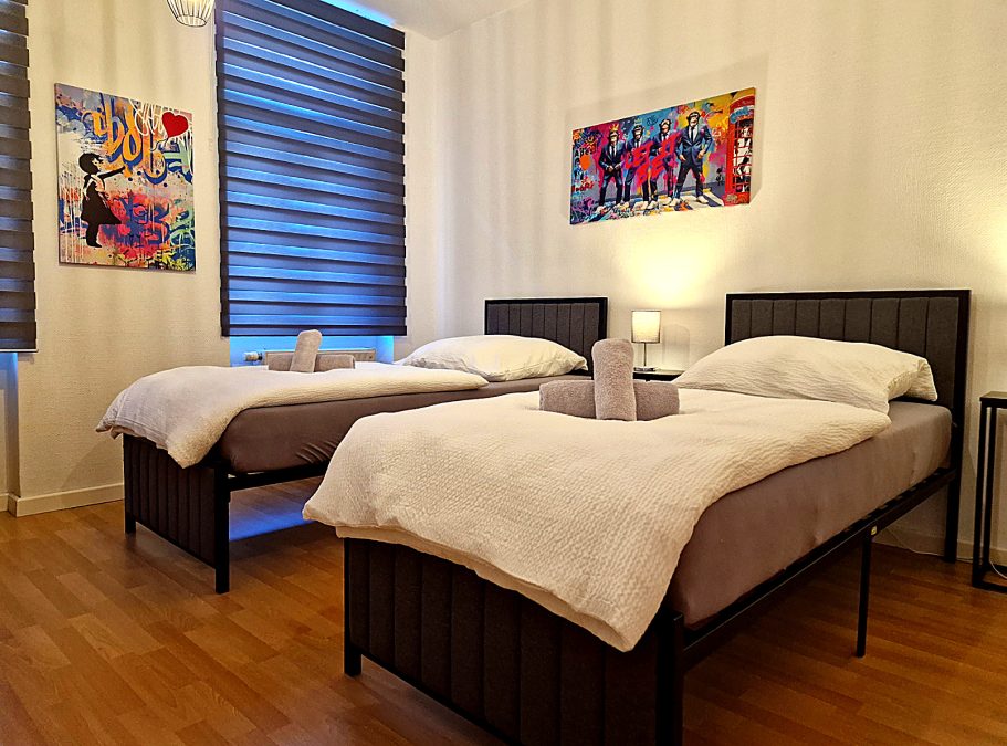 Schlafzimmer 1 Travel & Work 4